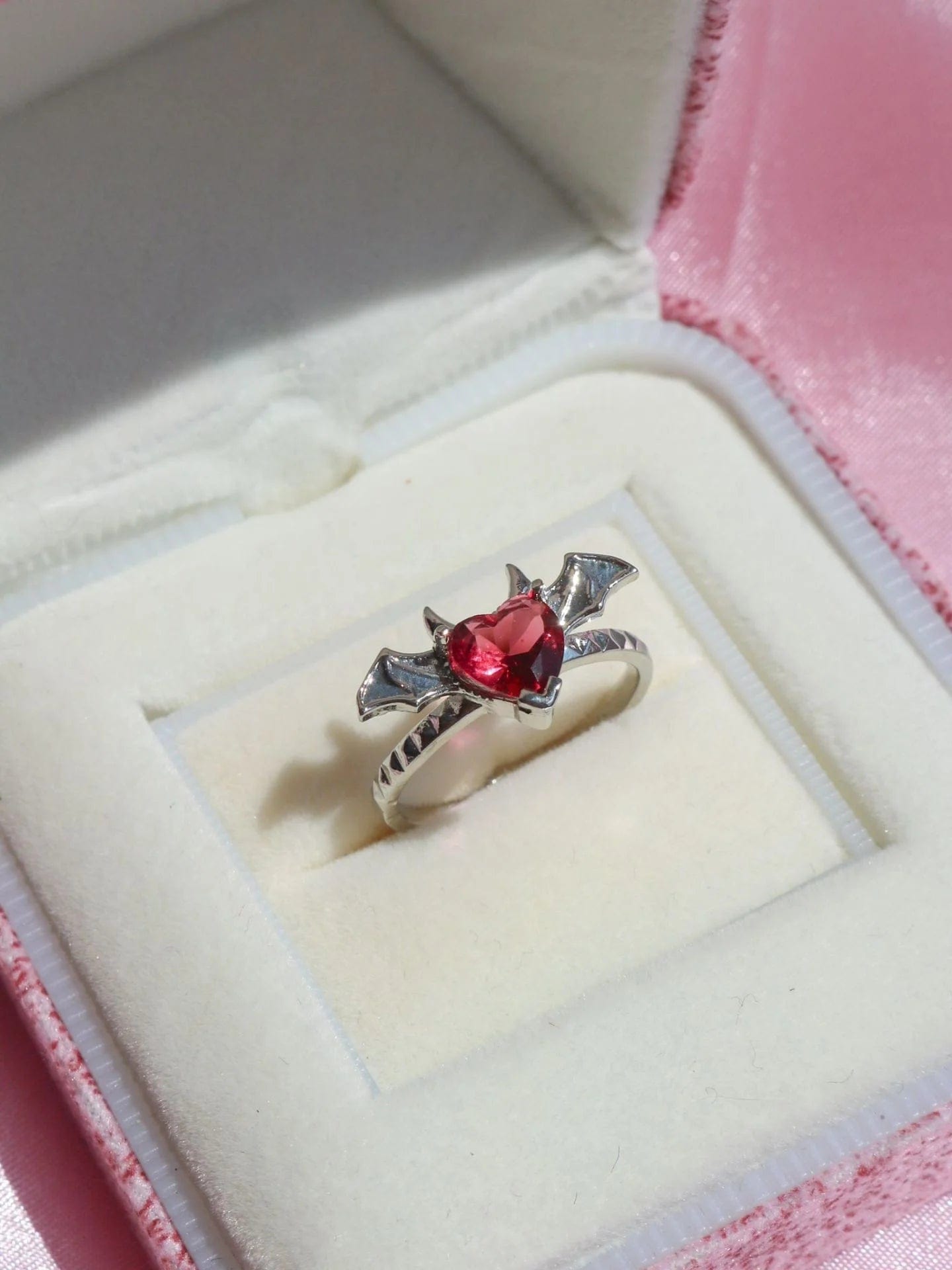 SolariaJewelry Draculaura inspirierter Fledermaus Ring