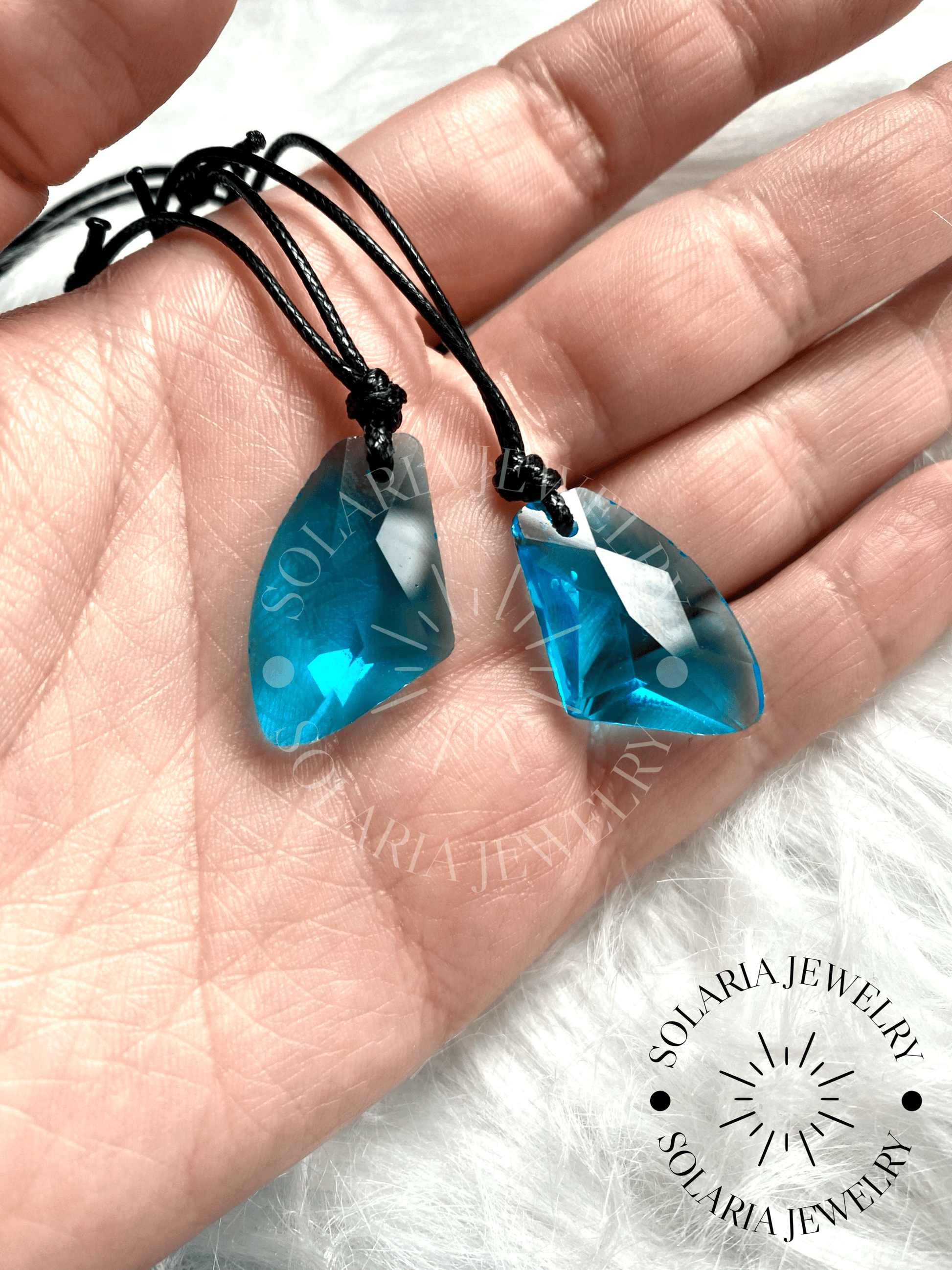 SolariaJewelry H2O Mondstein Kristall Halskette, inspiriert vom magischen Mondsee auf Mako Island