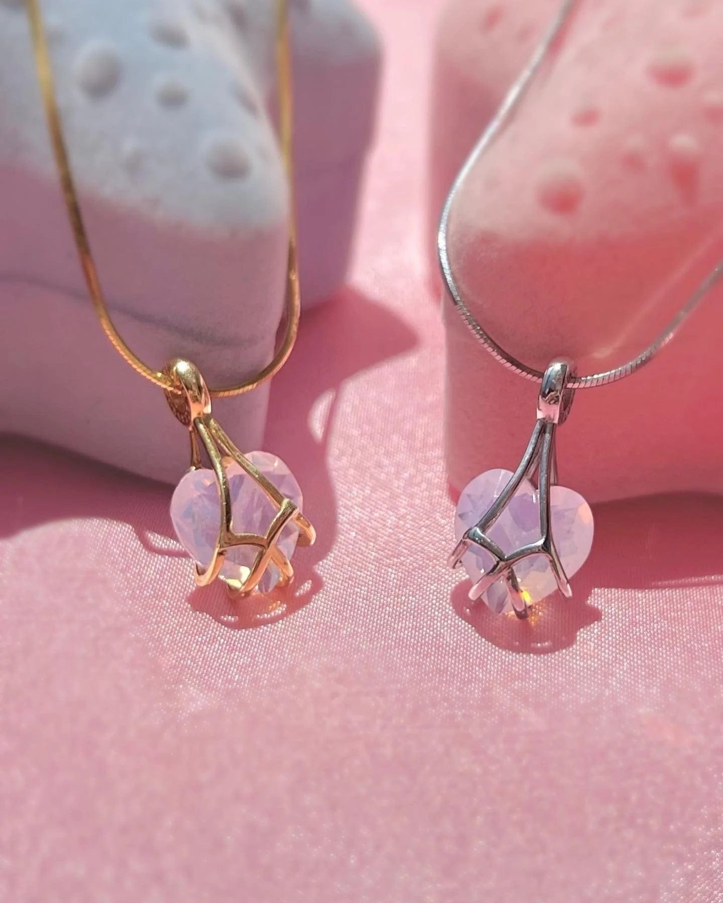 SolariaJewelry Mini Version - Diamantschloss inspirierte Halskette mit Herz Anhänger