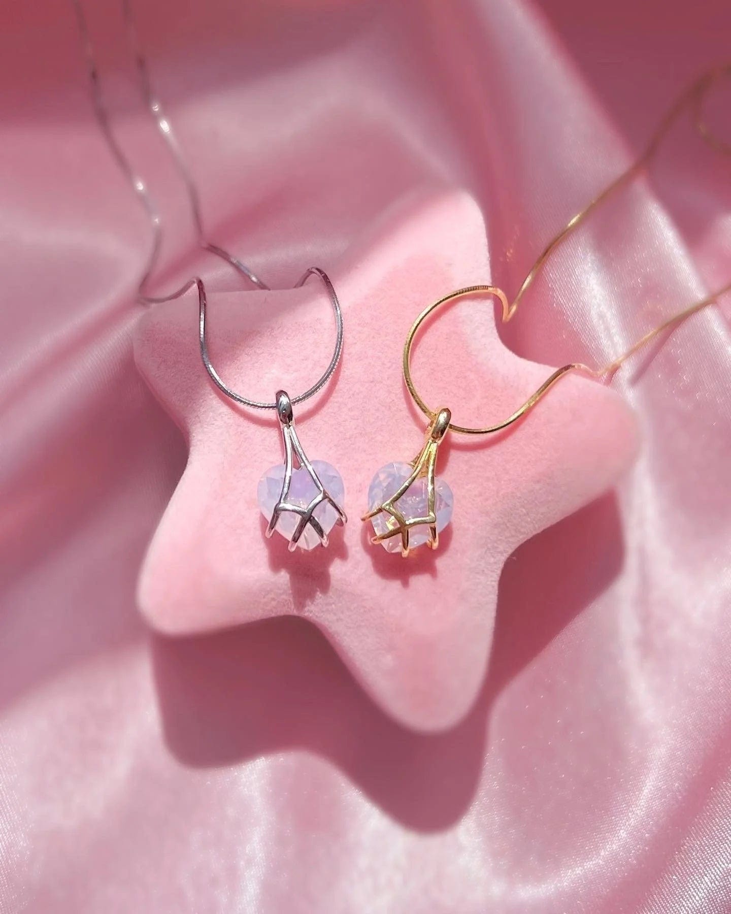 SolariaJewelry Mini Version - Diamantschloss inspirierte Halskette mit Herz Anhänger