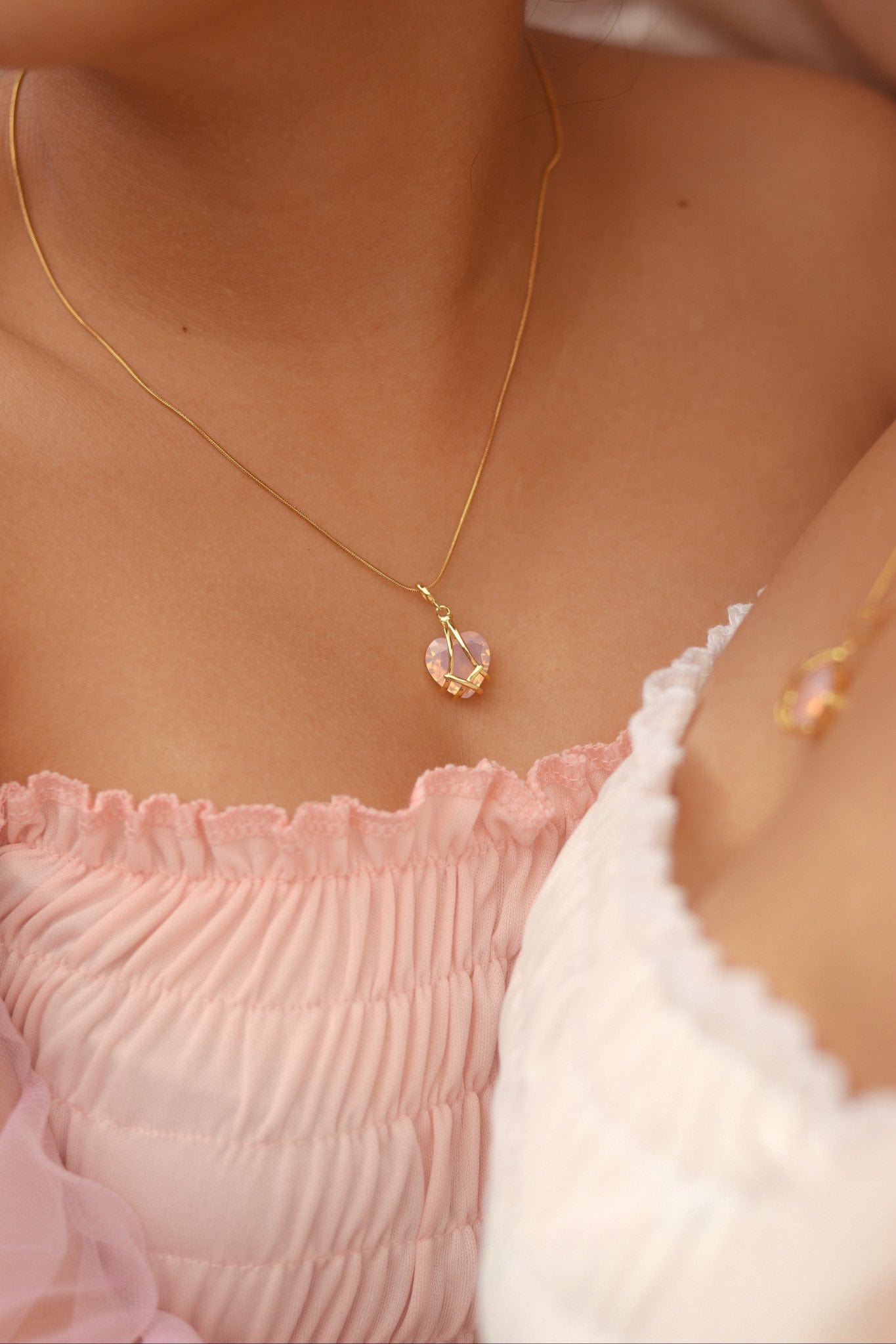 SolariaJewelry Mini Version - Diamantschloss inspirierte Halskette mit Herz Anhänger