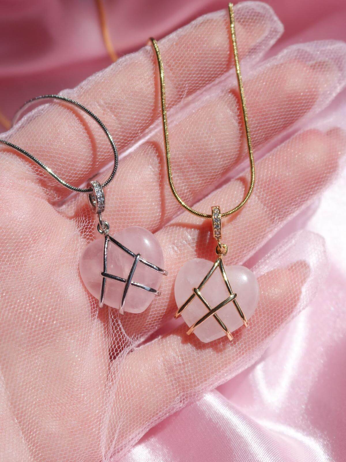 SolariaJewelry 2er Set Deluxe Version - Diamantschloss inspirierte Halskette mit Herz Anhänger