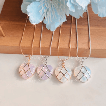 SolariaJewelry 2er Set Deluxe Version - Diamantschloss inspirierte Halskette mit Herz Anhänger